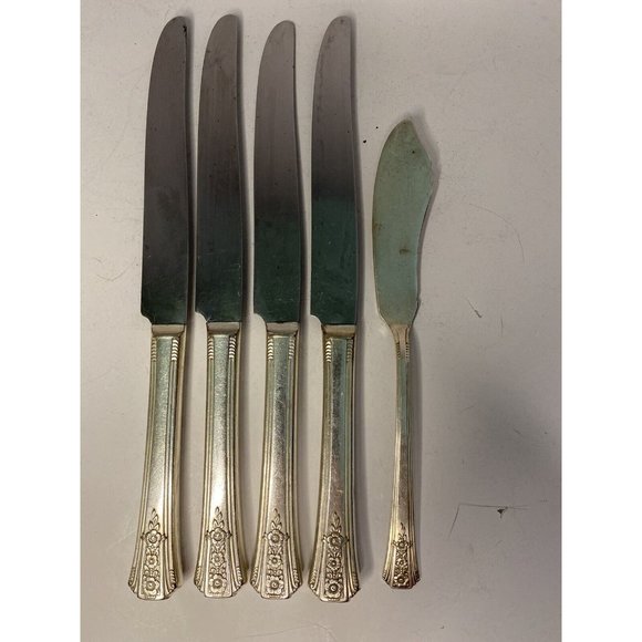 Lot of 4 Oneida Community Tudor Silver Plate Knives & 1 Spreader Floral Pattern - Picture 9 of 10